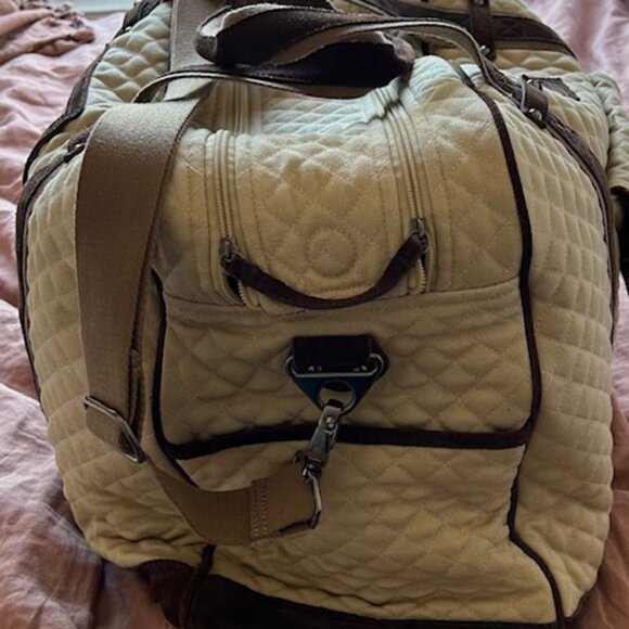 Vera Bradley Duffle Brand New - Picture 3 of 6